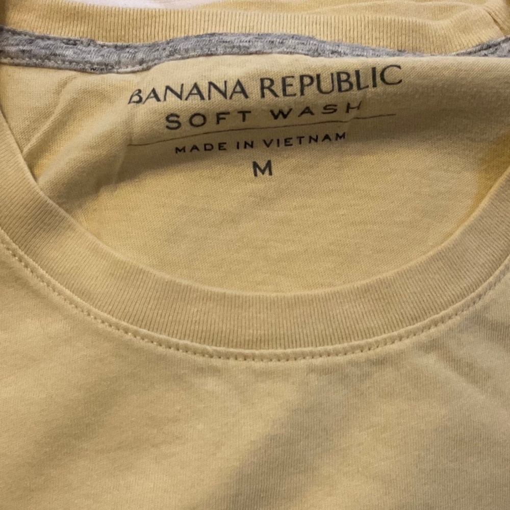 Banana Republic Soft Wash tee Medium Yellow